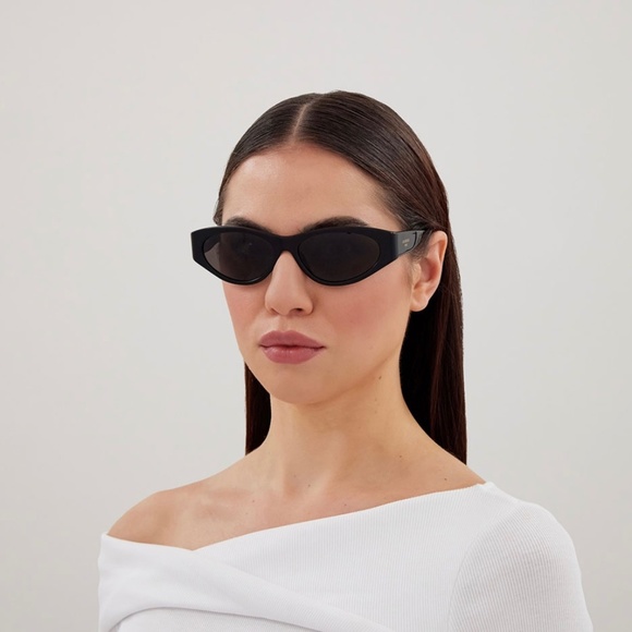 NEW BALENCIAGA BLACK OVAL WOMEN SUNGLASSES BALENCIAGA BB0367S 001 EYEWEAR - Picture 1 of 10